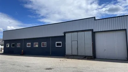Ljus lokal i bra läge – Perfekt för showroom, lager, bilhall eller verkstad!