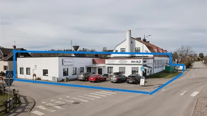 Garage-/verkstadslokal upp till 1 200 kvm uthyres i Bräkne-Hoby