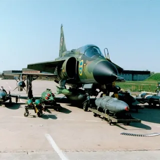 Flygsimulator med ett äkta Saab AJS Viggen